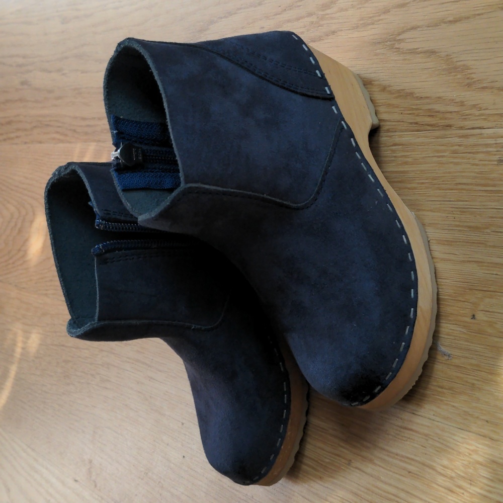 Hanna Andersson blue suede clog boots/booties. Toddler sz 11.5. NWOT